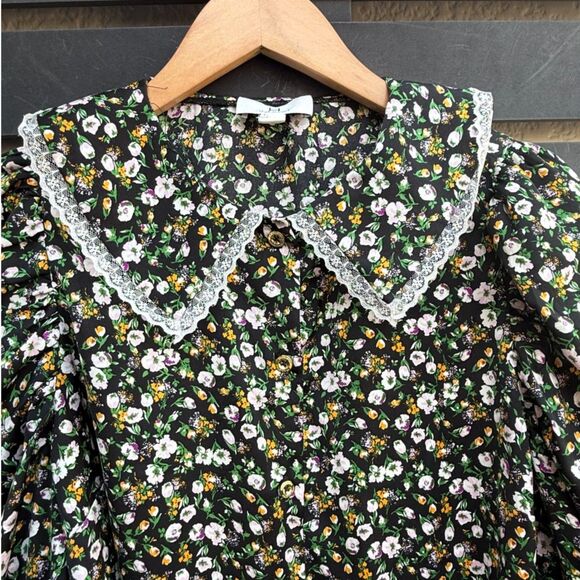 Halston Floral Lace Trim Peter Pan Collar Blouse | Floating Ditsy Black | Small - Picture 8 of 9